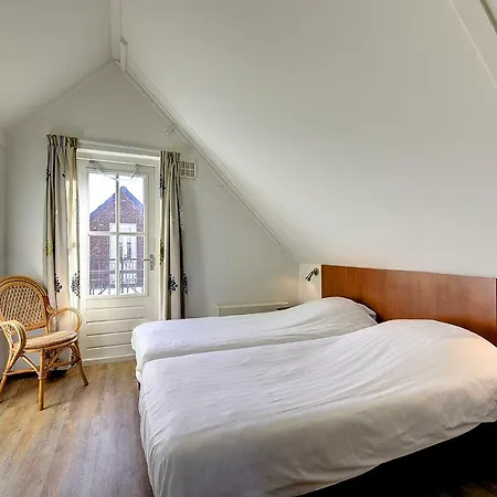 Vesting De Bronsbergen * 쥐트펜